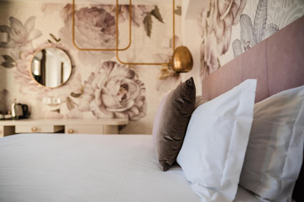 Luxury Suites Rocopom - Lake Front Malgrate Εξωτερικό φωτογραφία